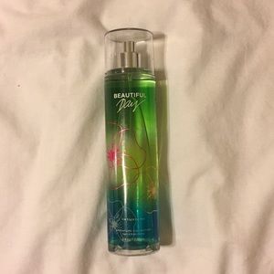 BATH AND BODY WORKS: Beautiful Day body mist
